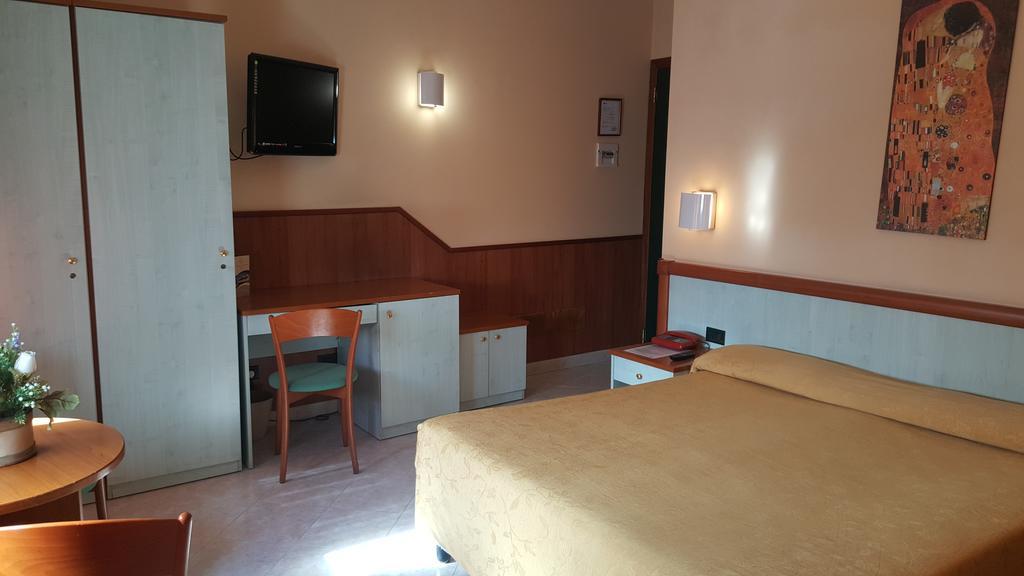 Hotel Laurence Roma Ngoại thất bức ảnh