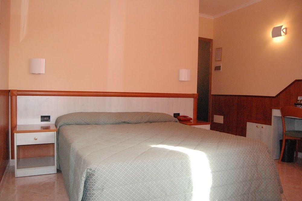 Hotel Laurence Roma Ngoại thất bức ảnh